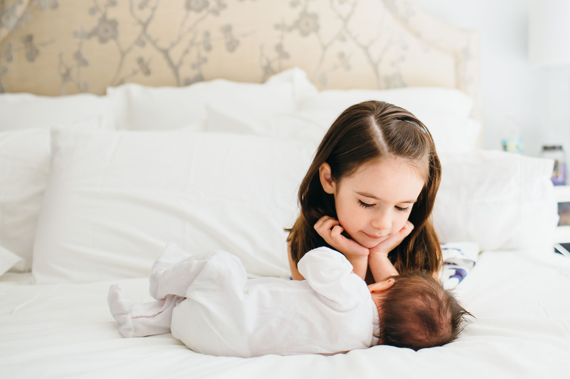 newborn lifestyle photography, siblings, big sister, baby, master bedroom